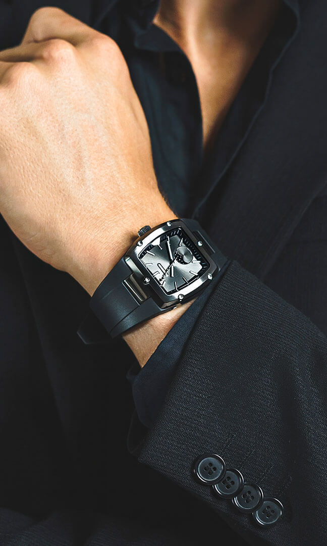 Valuchi Expedition watch black strap